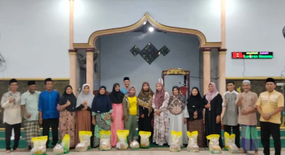 HIMPAS ISNJ Bengkalis Bagikan Sembako kepada Kaum Dhuafa di Desa Penebal