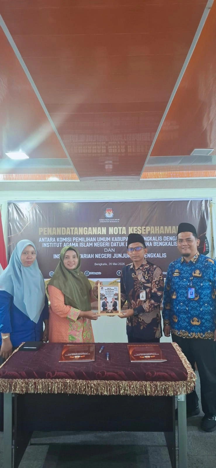 Penandatanganan MoU antara Komisi Pemilihan Umum Kab. Bengkalis dengan ISNJ Bengkalis