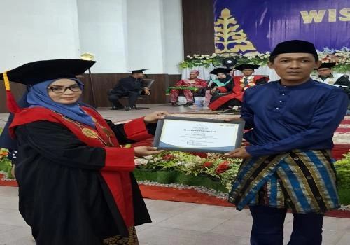 Penghargaan Kepada Adi Putra sebagai Tenaga Kependidikan Terbaik Tahun 2024, 14.10.2024