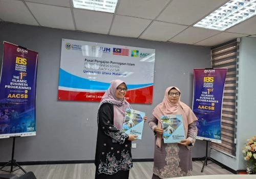 Penyerahan hasil Kolokium Mahasiswa Institut Syariah Negeri Junjungan Bengkalis oleh Dekan Islamic.